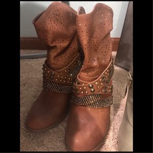 CURRENT AMAZON $80! Buckle Not Rated Boots Size 9!